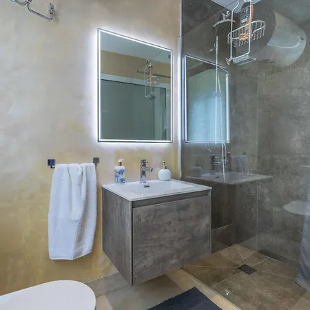 Luxurious One Bedroom Duplex Maisonette * Sliema