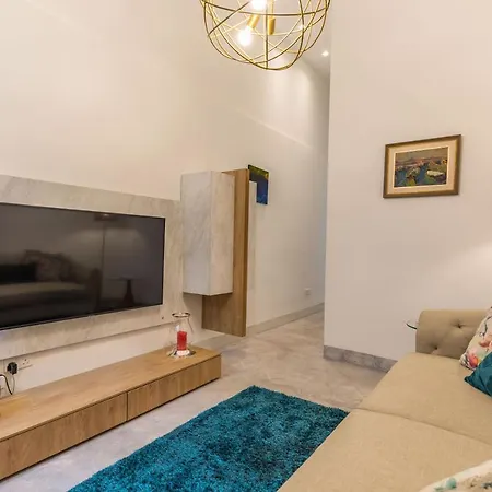 Luxurious One Bedroom Duplex Maisonette * Sliema