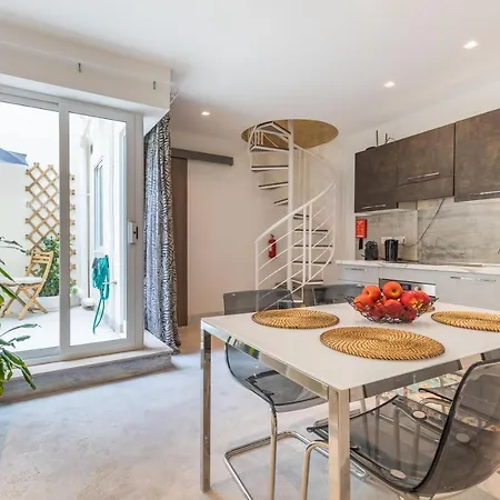 Luxurious One Bedroom Duplex Maisonette