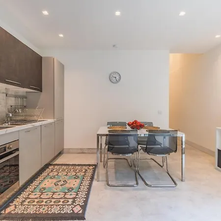 Luxurious One Bedroom Duplex Maisonette *