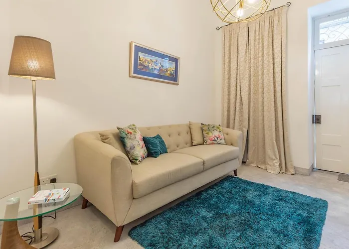 Luxurious One Bedroom Duplex Maisonette *