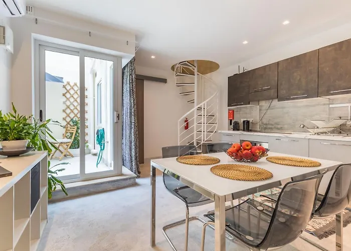 Luxurious One Bedroom Duplex Maisonette