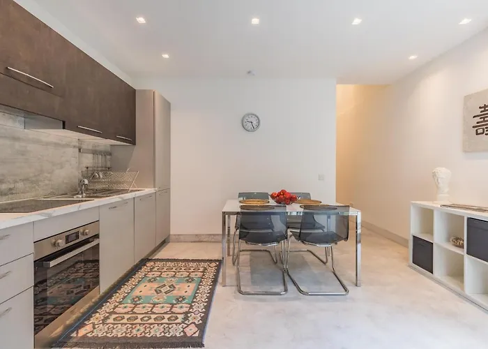 Luxurious One Bedroom Duplex Maisonette *