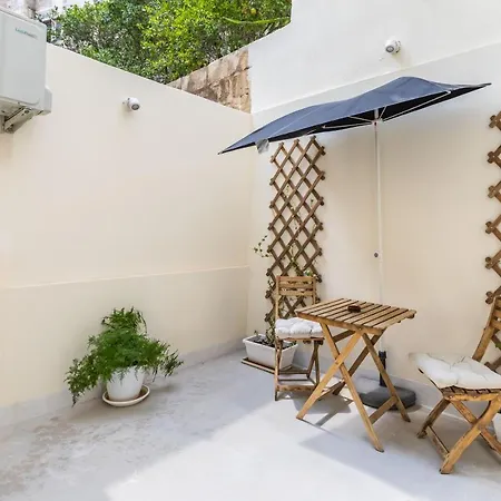 Luxurious One Bedroom Duplex Maisonette Lägenhet Sliema